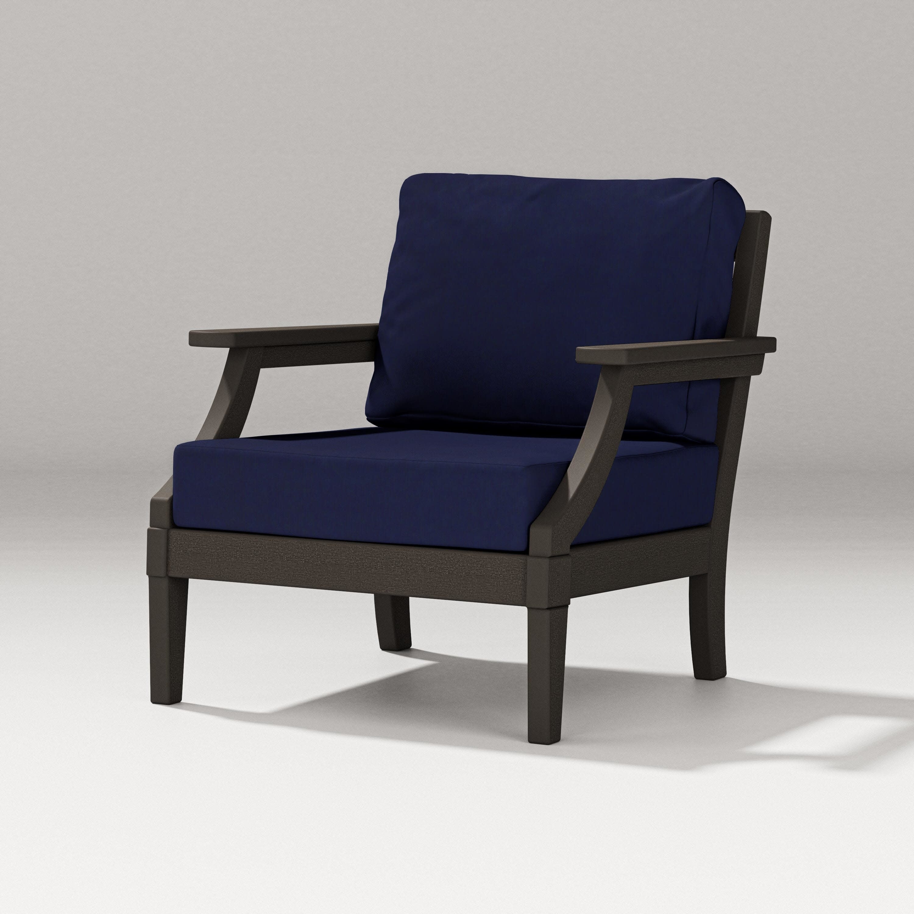 Estate Lounge Chair in Vintage Coffee / Navy